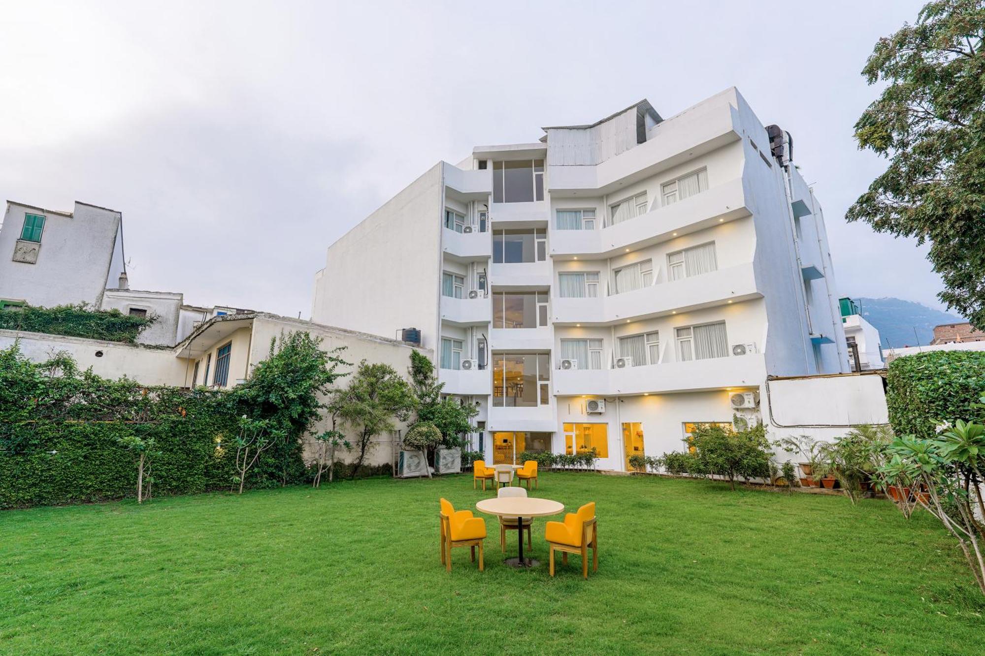 Bloom Hotel Katra Exterior photo